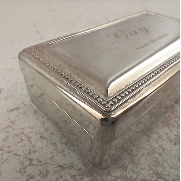 Vintage Silver-Plated Trinket Box Engraved “Gay ~ Love Elizabeth” ~ Beaded Edge - Picture 4 of 12